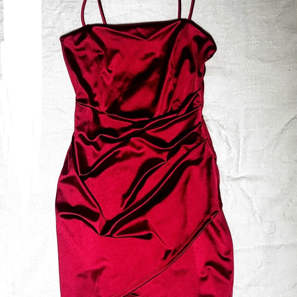 Sultry Red Satin Elegance: Mini Dress